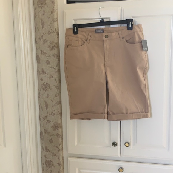 NWT Falls Creek Bermuda Shorts Women’s Size 18 - Picture 1 of 9